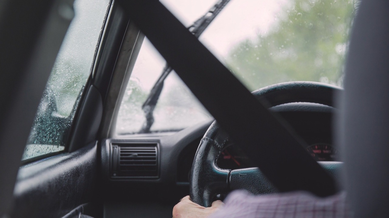 Consejos para conducir el Auto en días de lluvia o sobre mojado